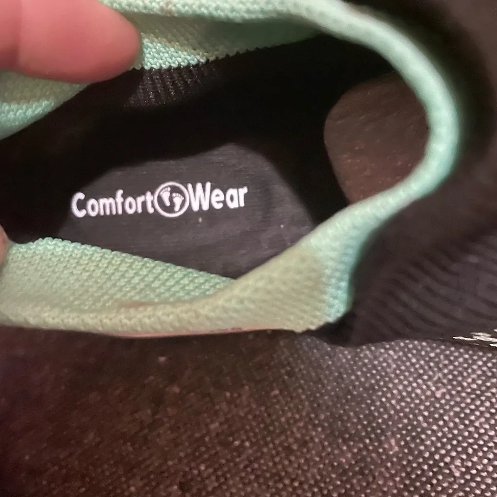 Black and Green Athletic Shoes Size 8 - Image 5