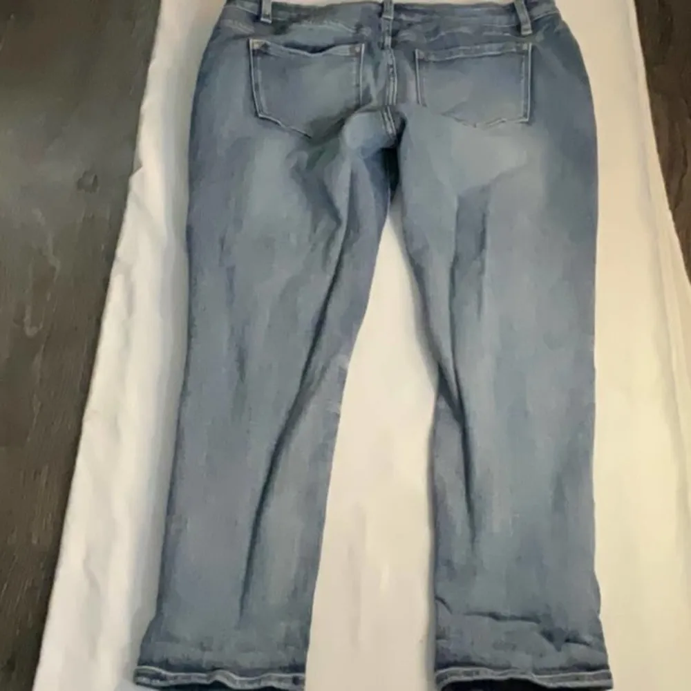 KanCan Los Angeles Estilo Distressed Button Fly Jean Size 15/31 - Image 4