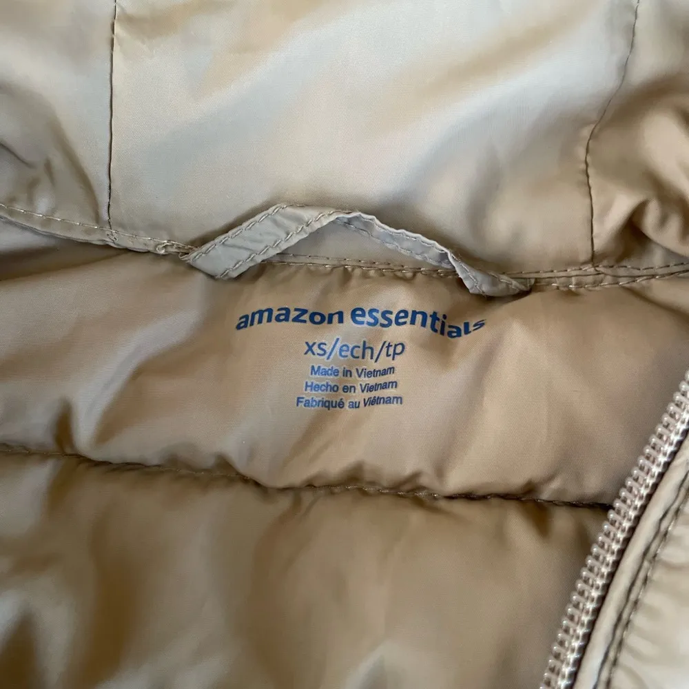 Amazon Essentials Camel Tan Hooded Short Puffer Jacket Size XS - Image 5