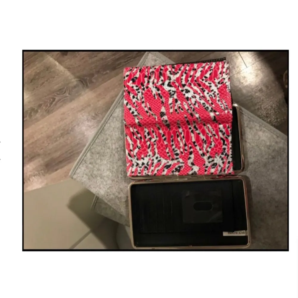 Y2K Metallic Pink and Silver Zebra Flower Crystal Wallet - Image 4