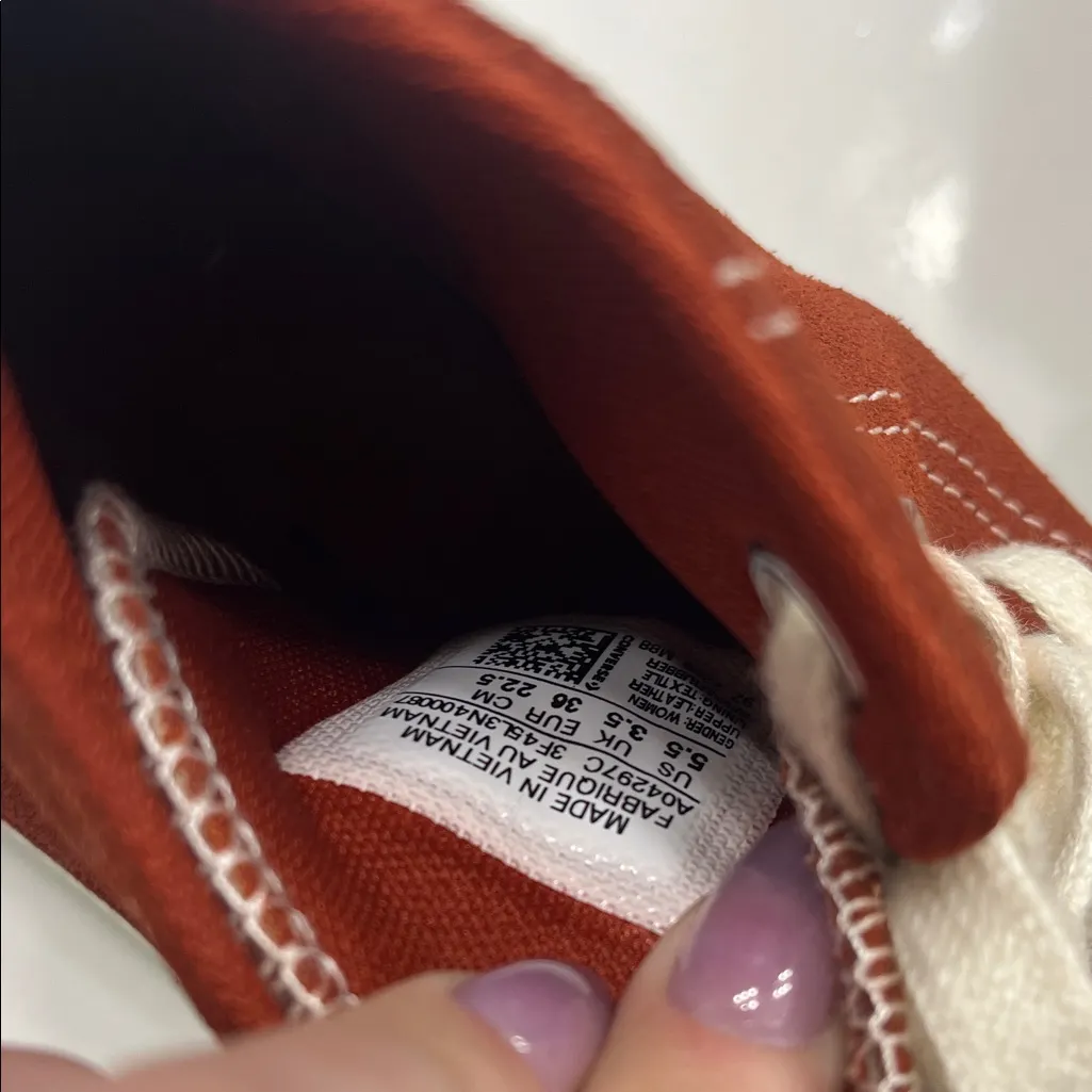 Chuck Taylor All Star Embroidered Suede Roses - Image 4