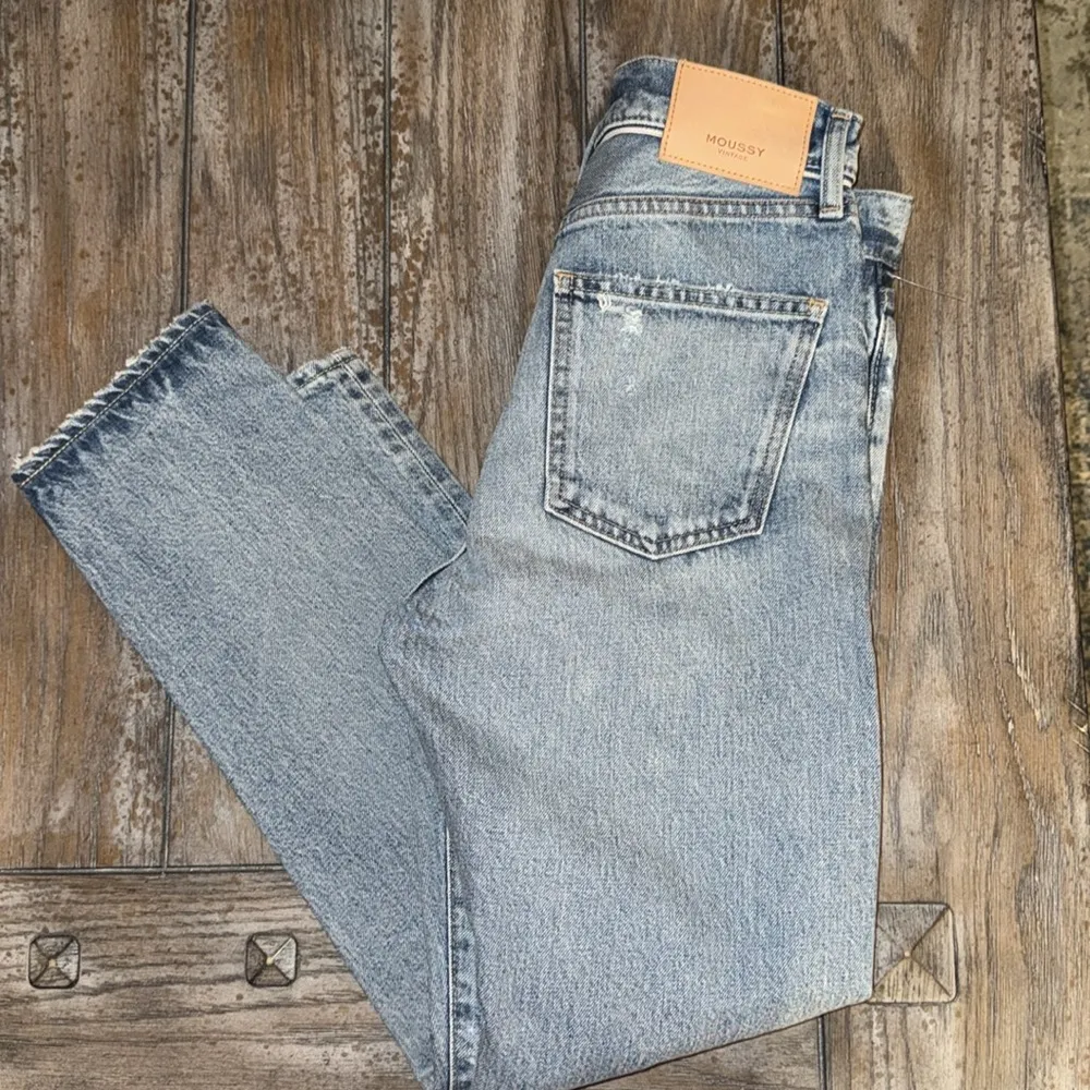 Moussy vintage howa distressed jeans Size 26 - Image 6