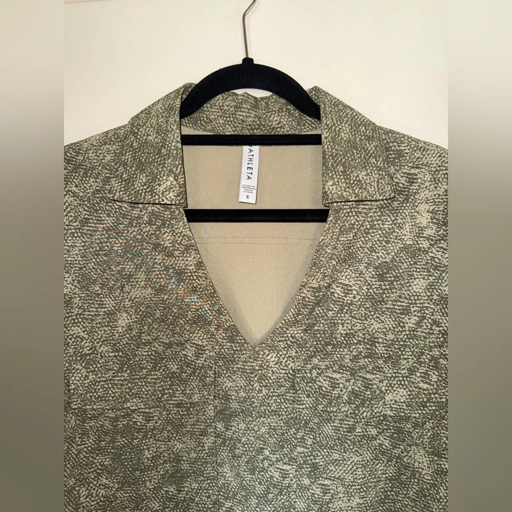 Zuma Printed Top V-neck Long Sleeve Tunic in Viper  Shadow Olive Size S - Image 4