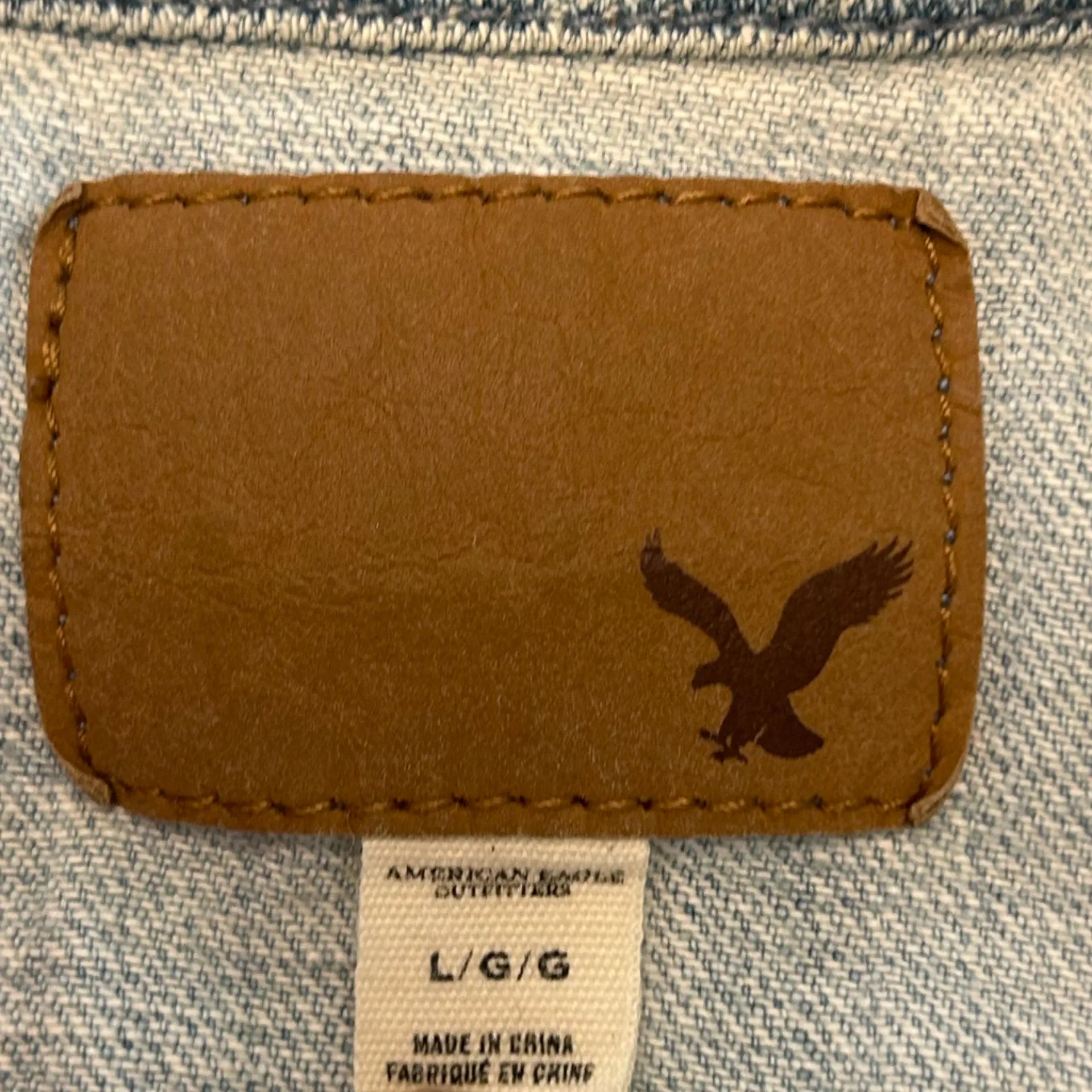 American Eagle distressed denim button down vest grunge edgy light-wash large - Image 5