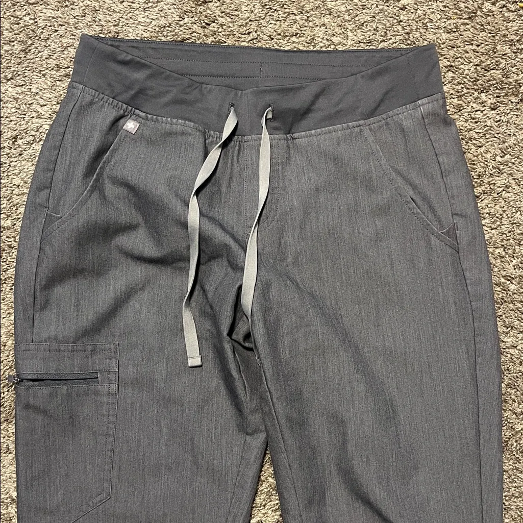Figs Women’s Graphite Gray Joggers Scrub Pants Small - Image 4