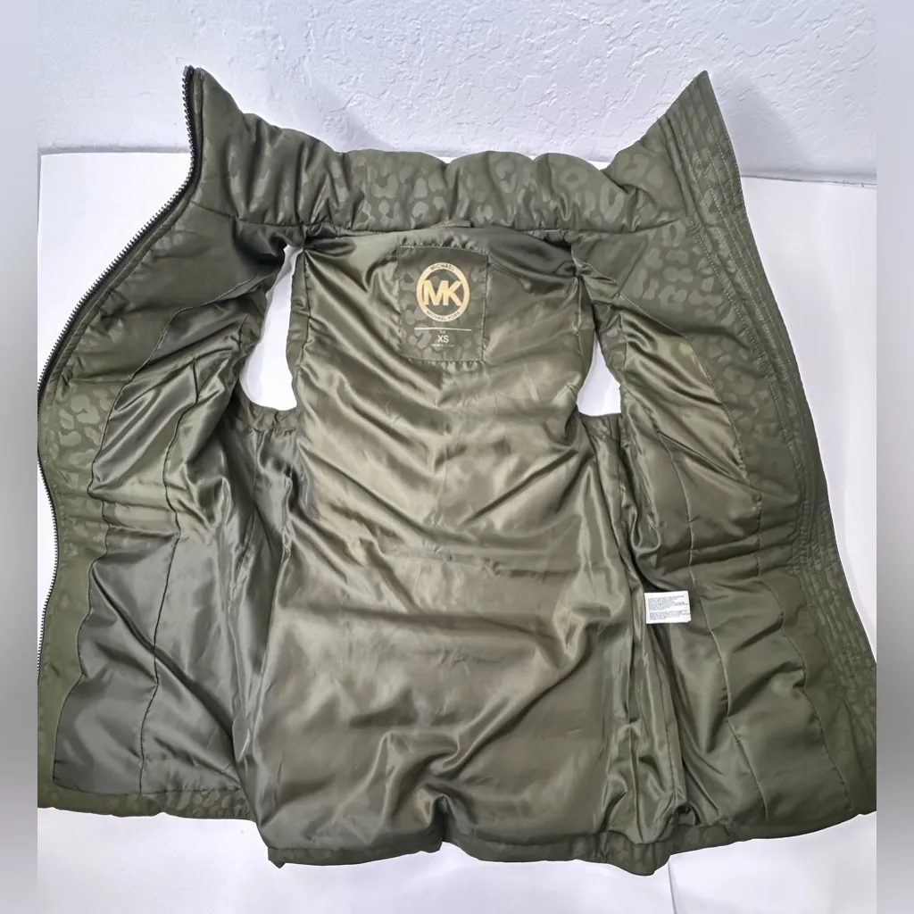 Michael Kors Women's Quilted Trim Puffer Vest Size XS Green‎ Cheetah No Hood Zip - Image 14