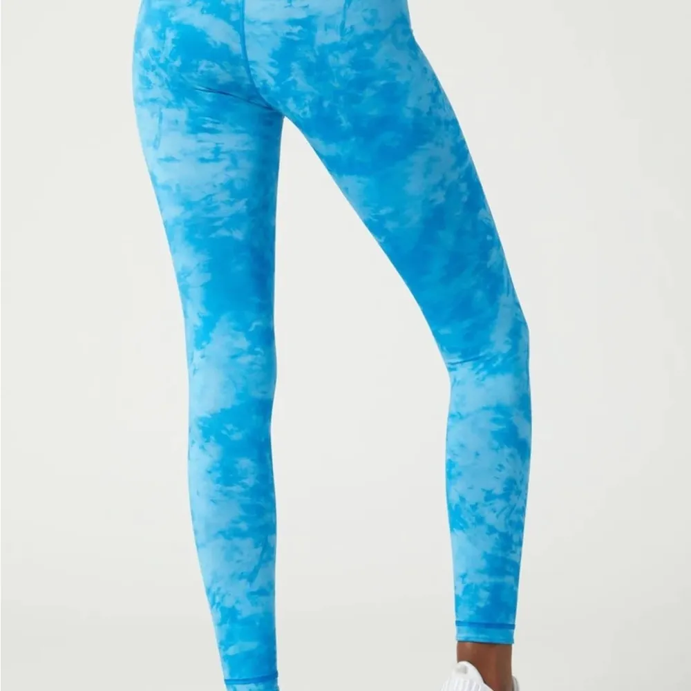 WEAR IT TO HEART blue floral reversible legging + bra coord set - Image 12
