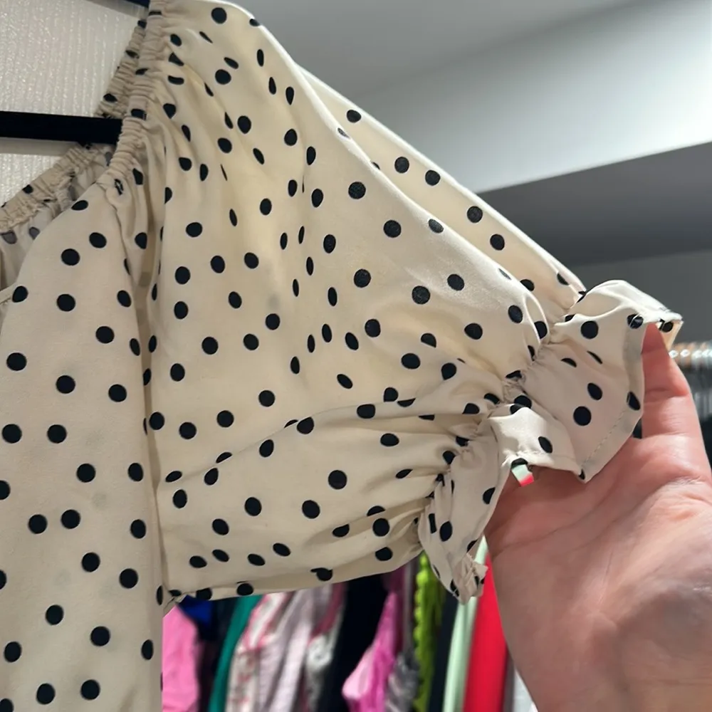 Miss Look  polkadot, puff sleeve, crop top with a twist around Back - Image 5