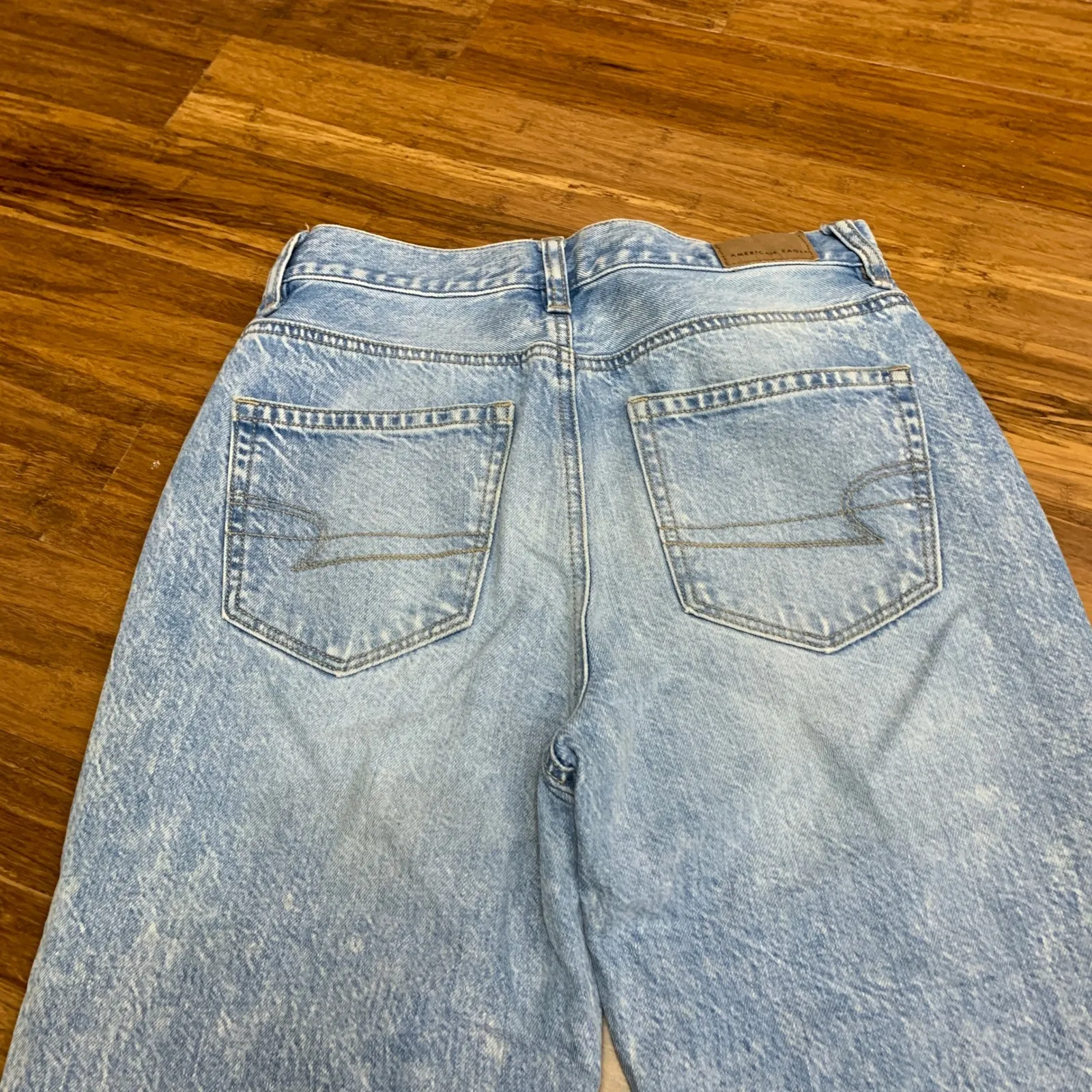 American Eagle Mom Jeans Womens Size 0 Ripped Distressed Light Wash Denim Casual - Image 5