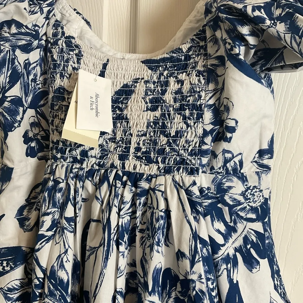 Abercrombie Ruched Puff Sleeve Blue Floral Print Mini Dress Size Medium NWT - Image 9