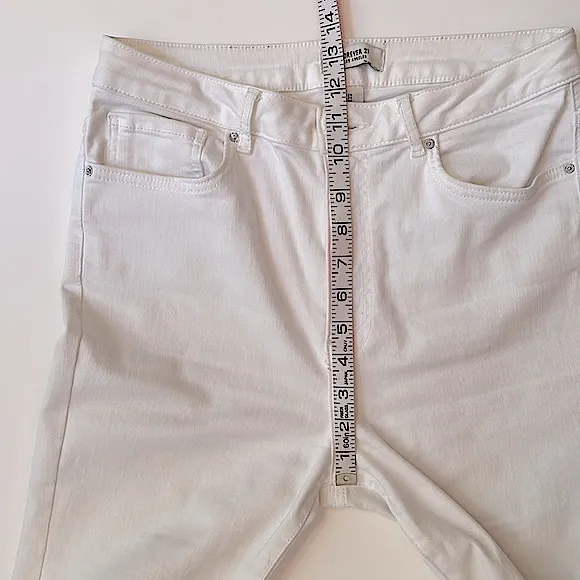 Forever 21 high waisted skinny white stretchy jeans distressed knees Size 29 - Image 8