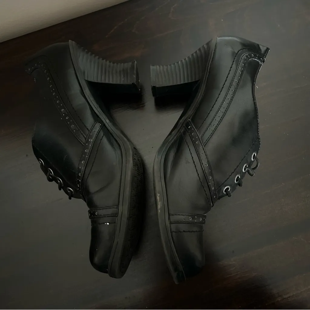 vintage Y2K 2000s retro Black faux leather lace-up oxfords with a heel 8.5 - Image 2