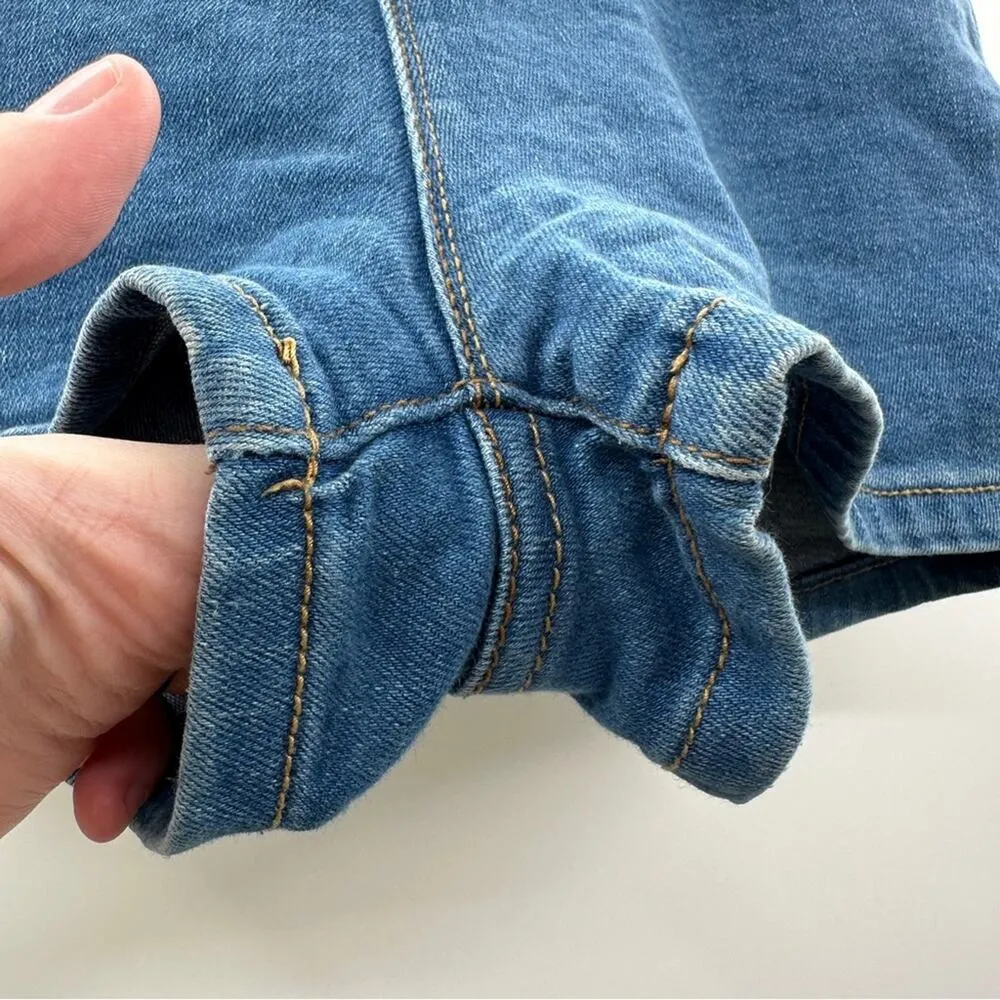 Urban‎ Outfitters BDG Medium Wash High Rise Short Shorts Size 24 - Image 3