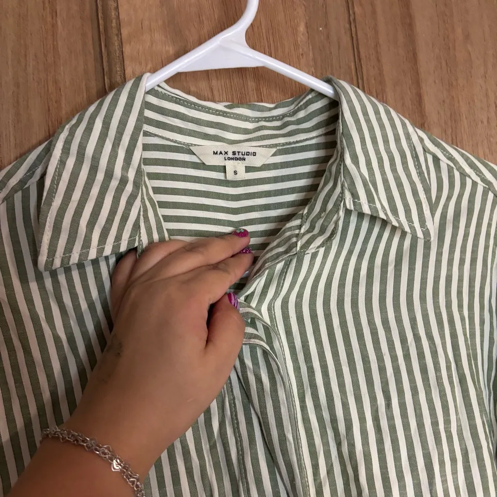 Max‎ Studio women’s green and White Striped Blouse shirt button down size S - Image 4