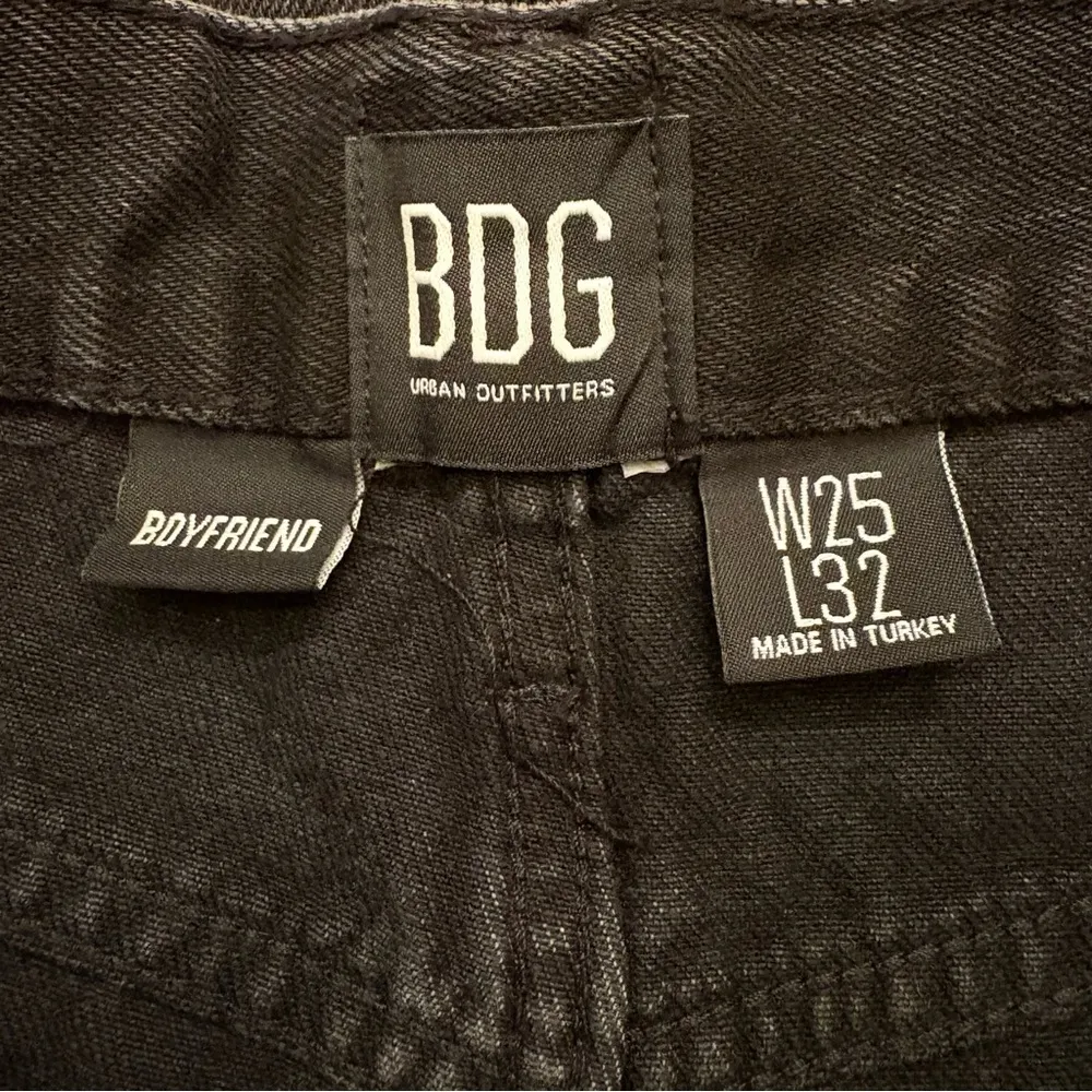 NWT BDG Black Boyfriend High Rise Jeans Relaxed Fit Distressed - Image 4