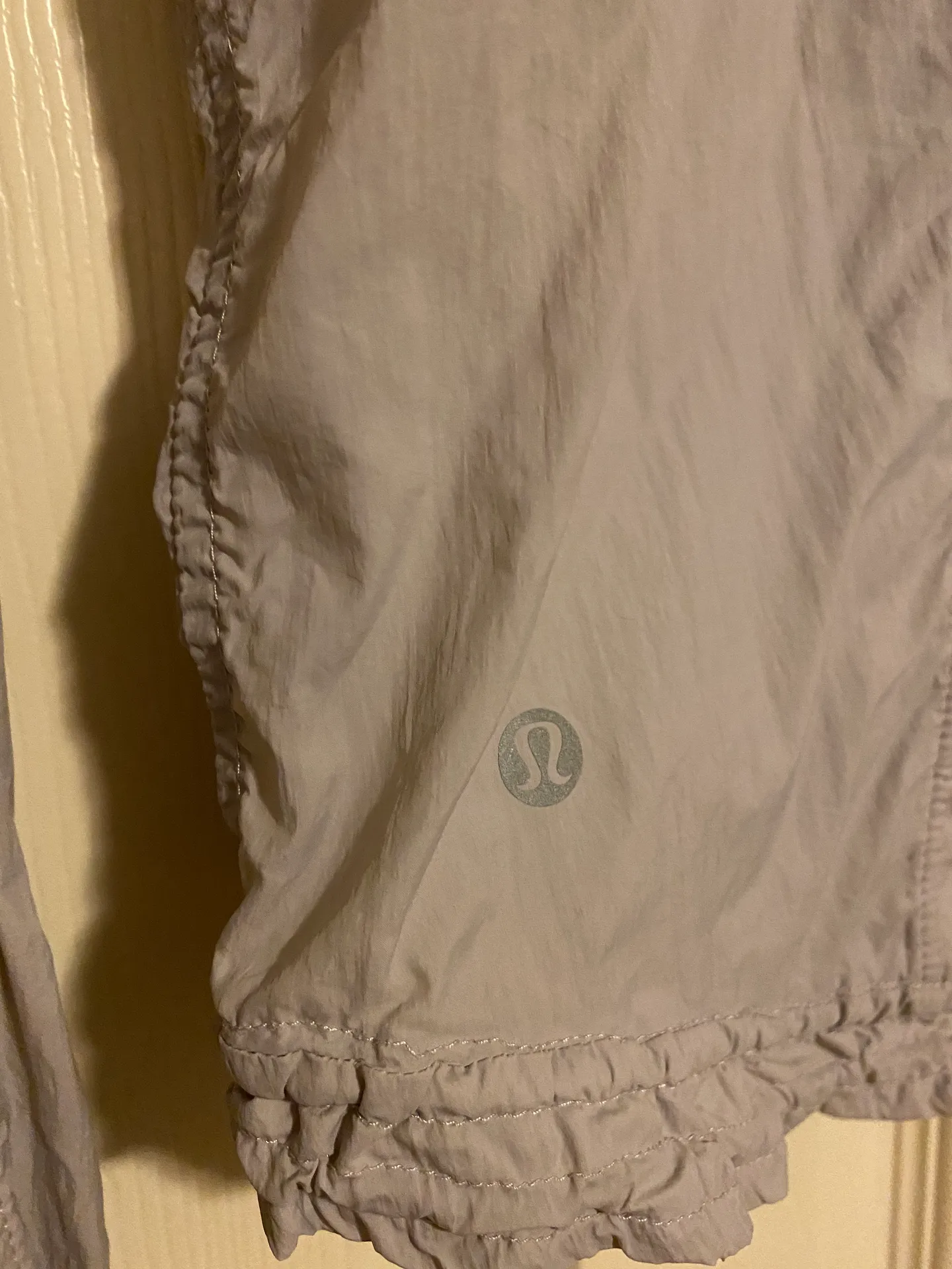 Lululemon athletica windbreaker NEVER WORN - Image 3