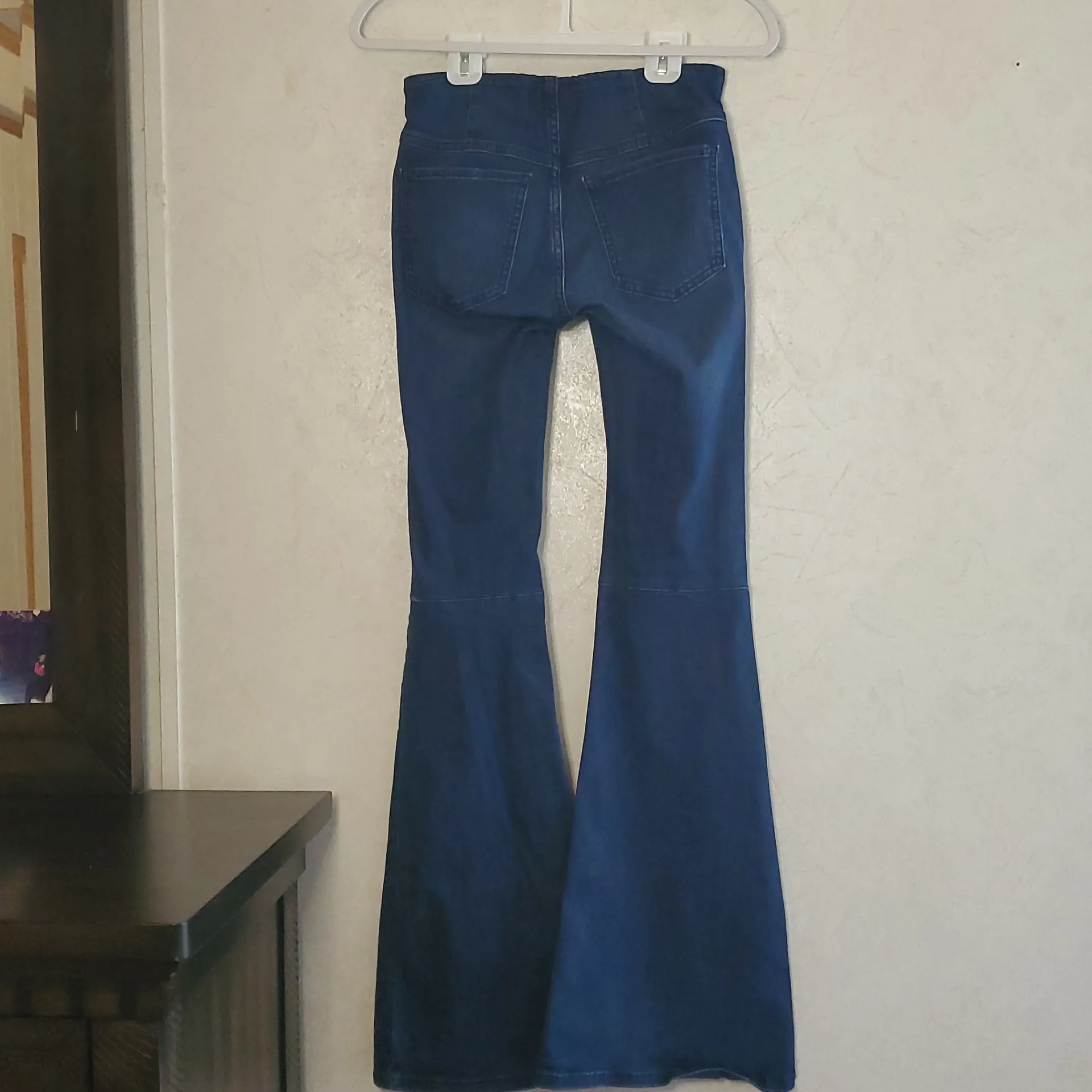 Free People Jeans Penny Pull On Flare Dark Wash Bell Bottoms Elastic Waist Size:W26R - Image 4