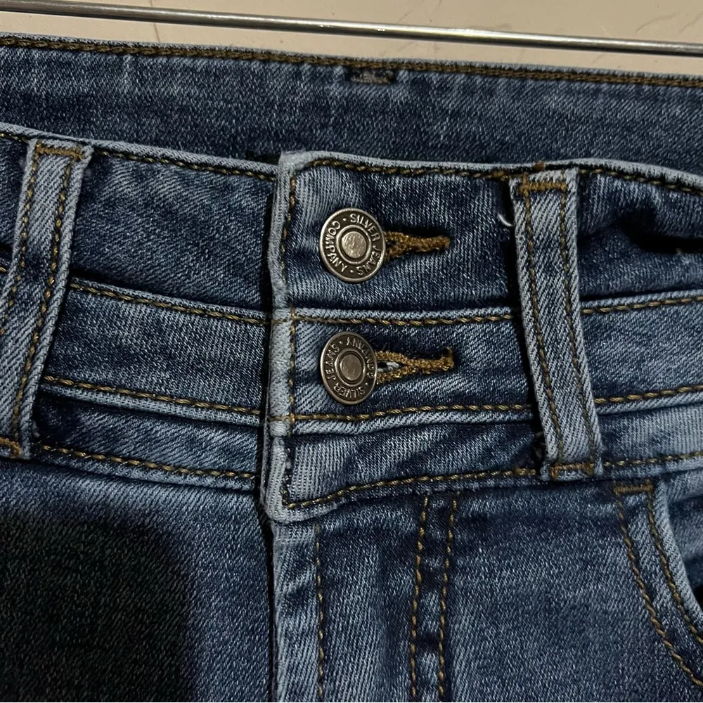 Silver Jeans Co Avery Slim Bootcut High Rise Dark Wash Two Button Denim Jeans - Image 5