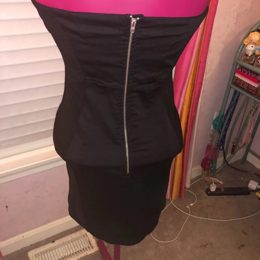 Black Sweetheart strapless dress by H&M’s divided size 8 - Image 4