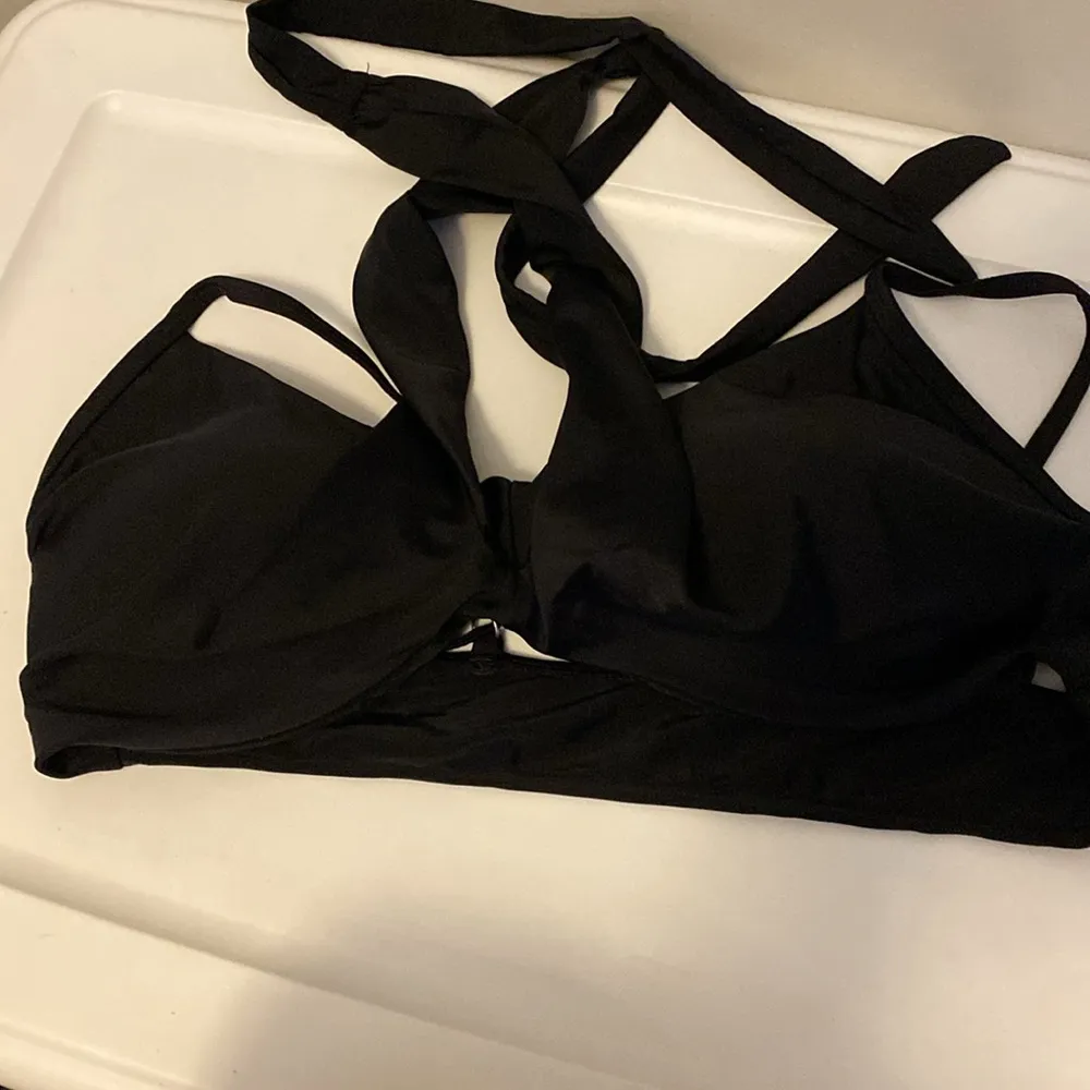 Women’s wrap around black bikini top medium Size L - Image 2
