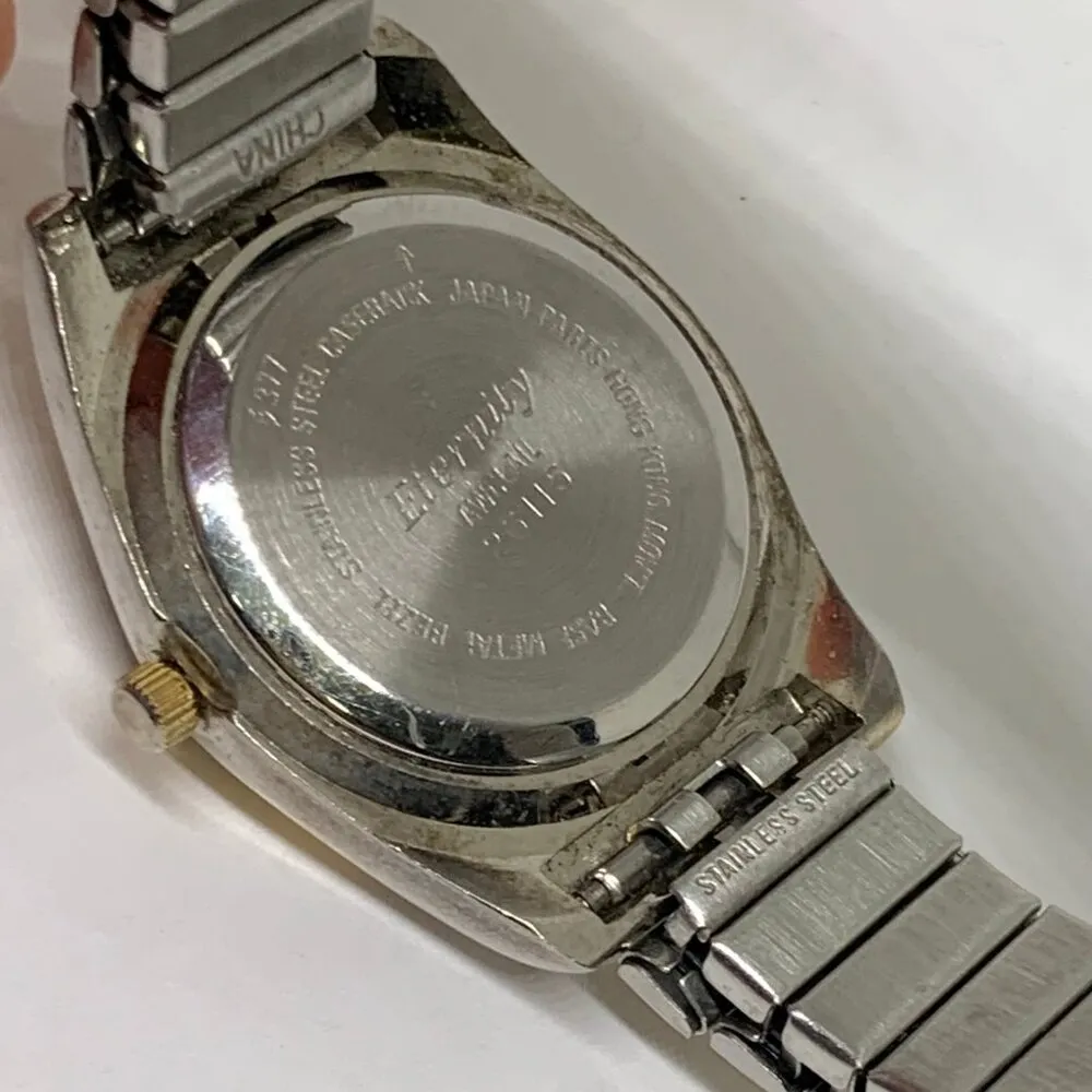 Vintage eternity classic women’s quartz analog wrist watch gold silver tone 25mm - Image 6