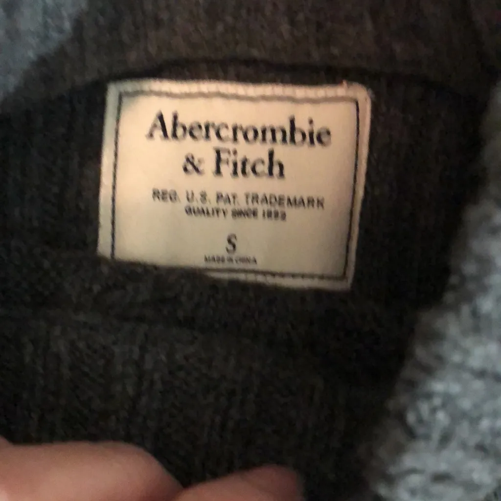 Abercrombie and Fitch cable knit turtleneck - Image 3