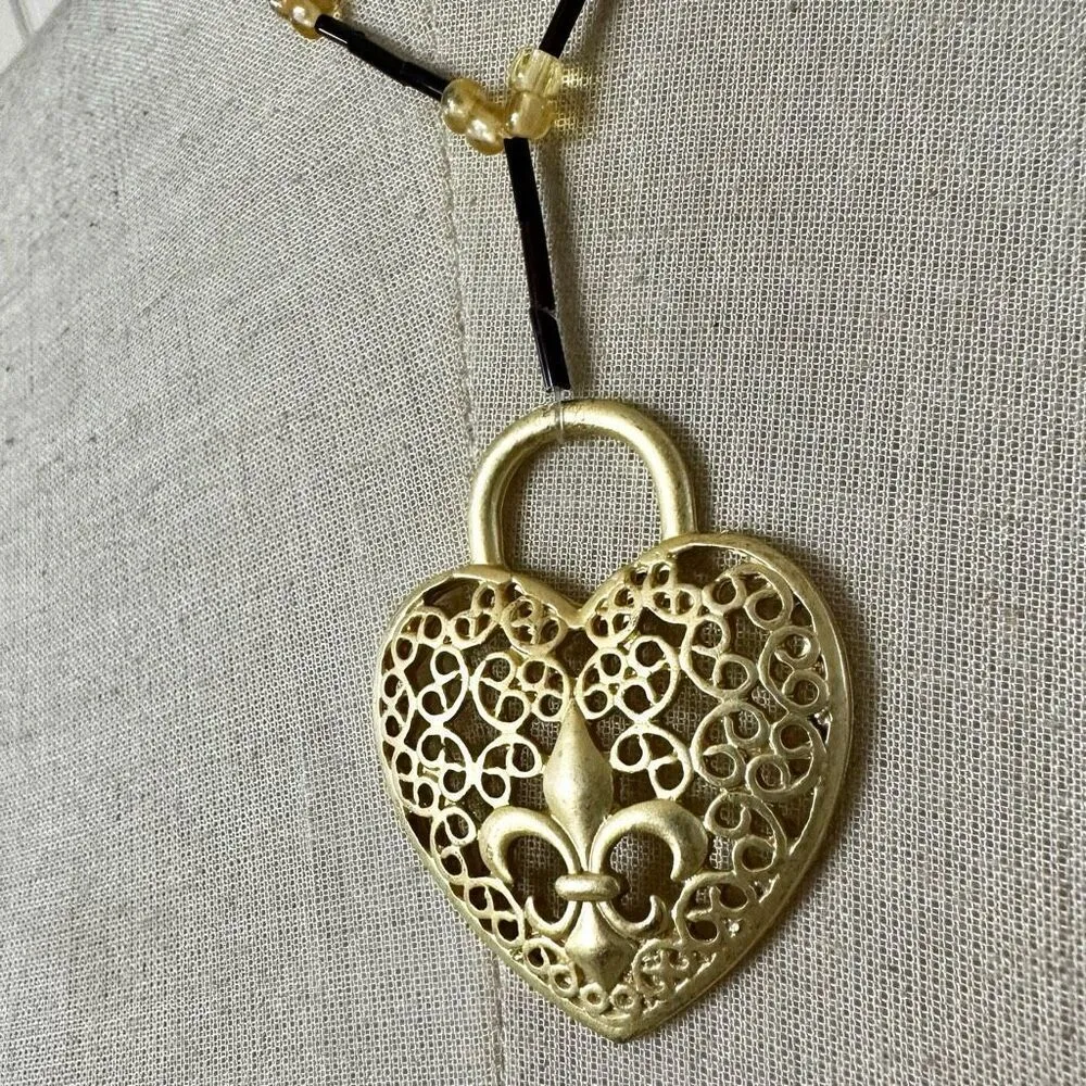 Gold tone heart pendant necklace - Image 7