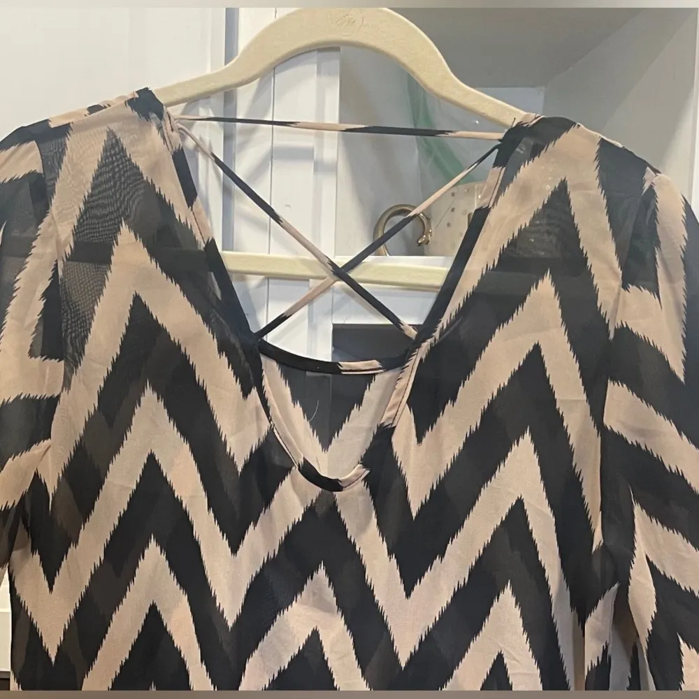 Charmin Charlie Aztec/Tribal Printed Blouse for Women Size M. - Image 4