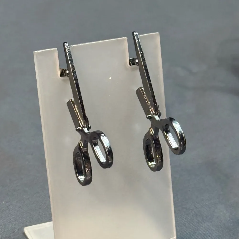 Gun Metal Scissor Earrings Black - Image 7