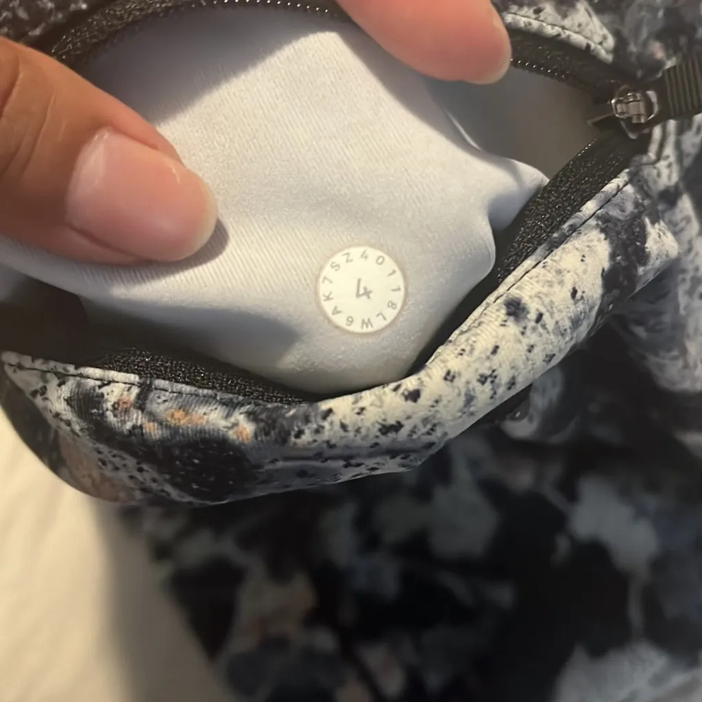 Lululemon floral print crop leggings - Image 4