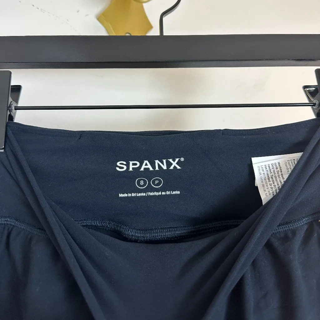 SPANX Smooth OnForm Skort in Very Black Size Small - Image 4