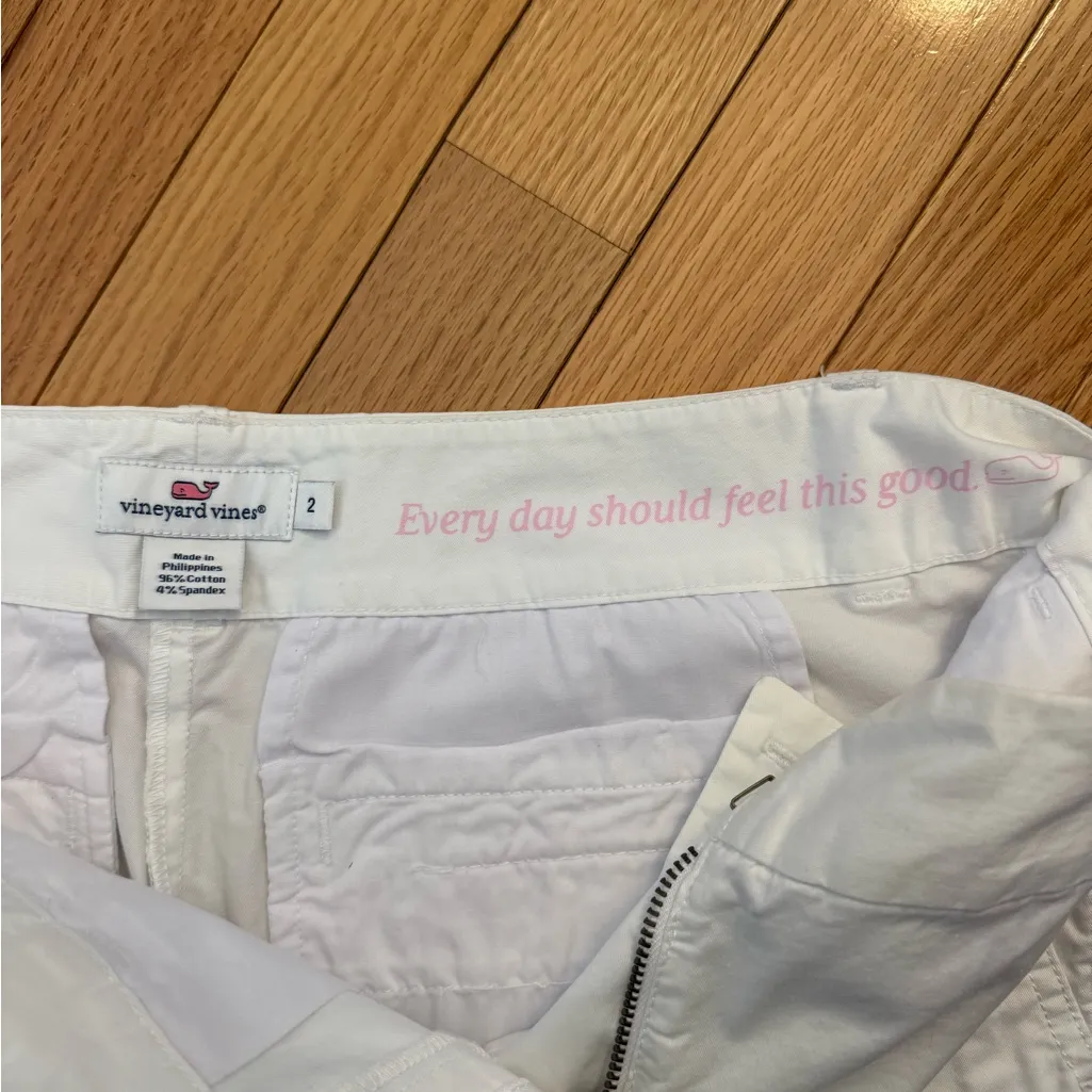 Vineyard Vines Women's White Shorts - Image 3