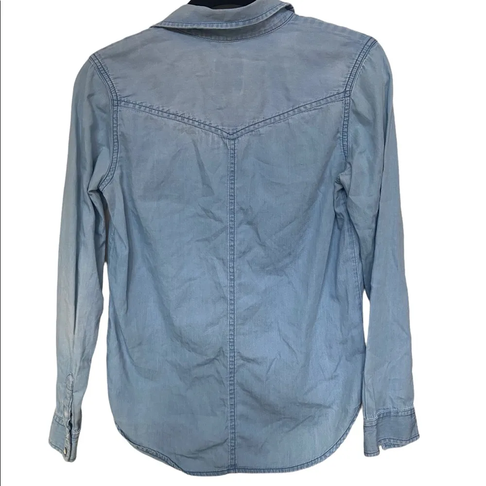 American Eagle Boyfriend Shirt chambray with Pearl snaps size XS. - Image 3