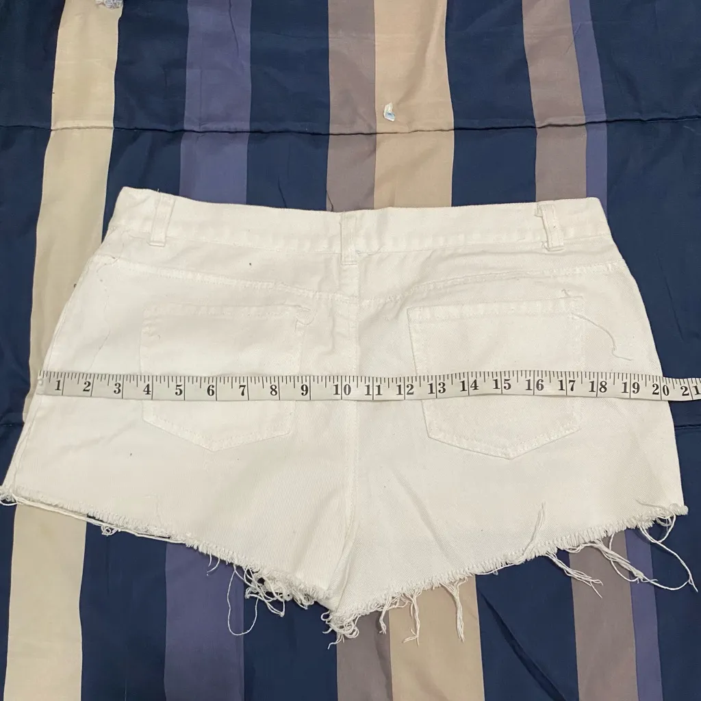 New Look Cream Distressed Jean Shorts - Image 10