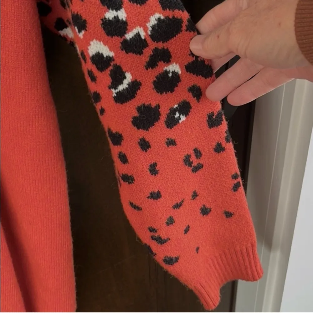 EUC MINKPINK Open Front Cheetah Sweater Size Medium - Image 3
