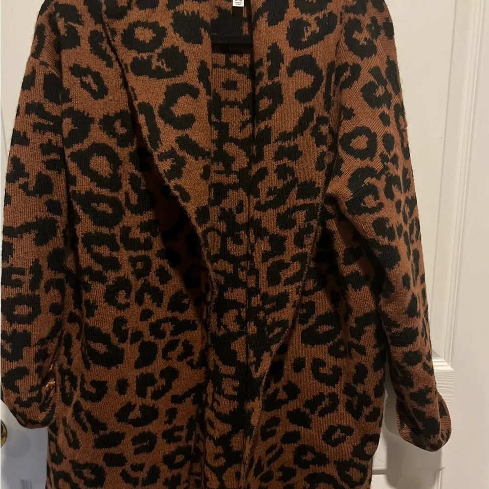Animal print warm sweater like coat with pockets Size M - Image 3