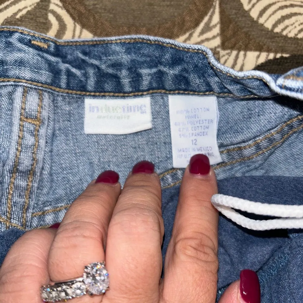 In Due Time‎ Maternity Light Wash Denim Capri Jeans Size 12 - Image 2