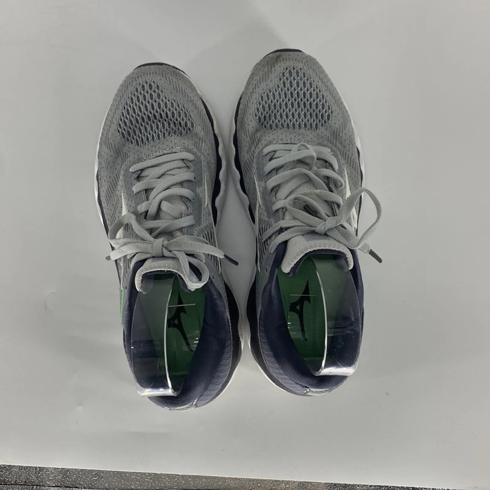 Mizuno wave horizon 4 grey green size 7.5 walking casual commuter running - Image 7