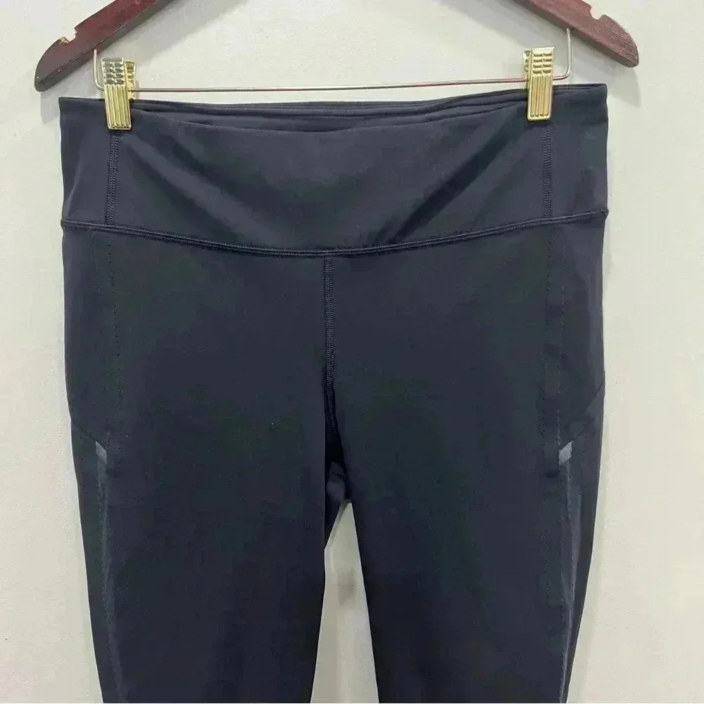 Lululemon Smooth Stride Mesh Crops size 10 - Image 5