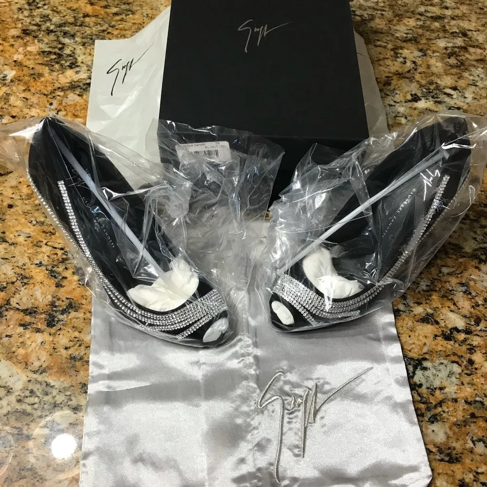 NWB Giuseppe Zanotti Cam Crystal Embellished Suede - Image 2