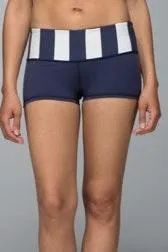 Lululemon Navy boogie short reversible - Image 4