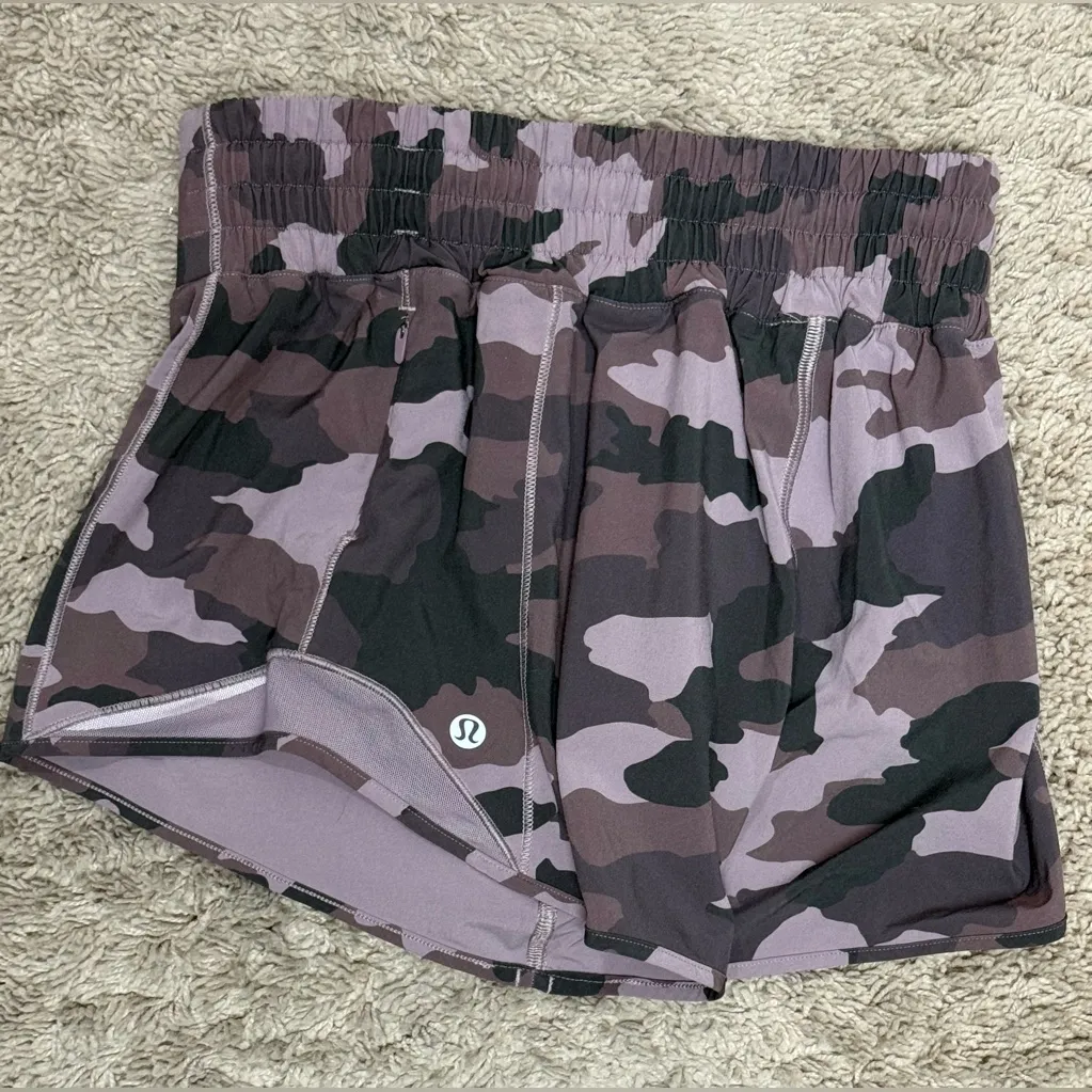 NWOT Lululemon Hotty Hot High-Rise Lined Short 2.5 size 4  Camo Misty Mauve - Image 5