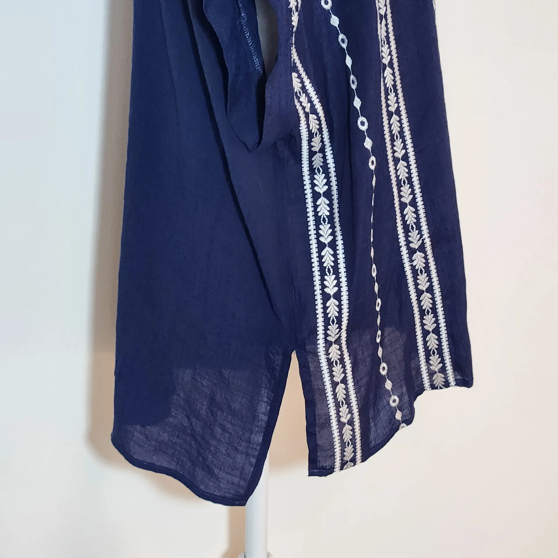 Como Black Navy Short Sleeve Button-Up Blouse Size XL - Image 3