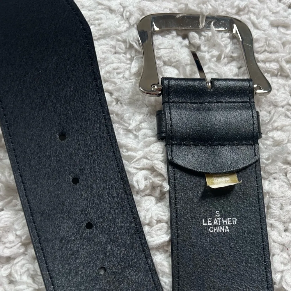 Express Solid Black Vintage Women’s Leather Belt Wide Size Small Silver Buckle - Image 4