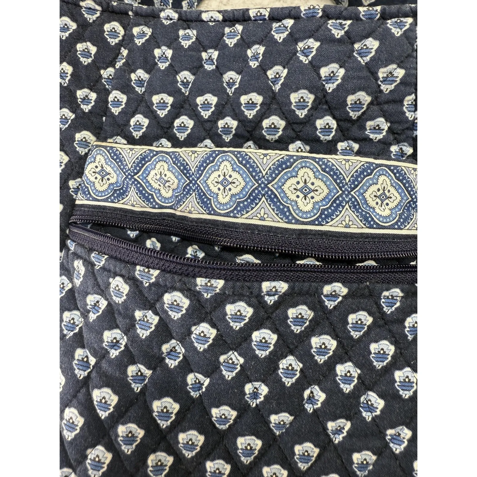 Vera Bradley Crossbody‎ Bag Womens Quilted Adjustable Strap Purse Patterned Bee - Image 5