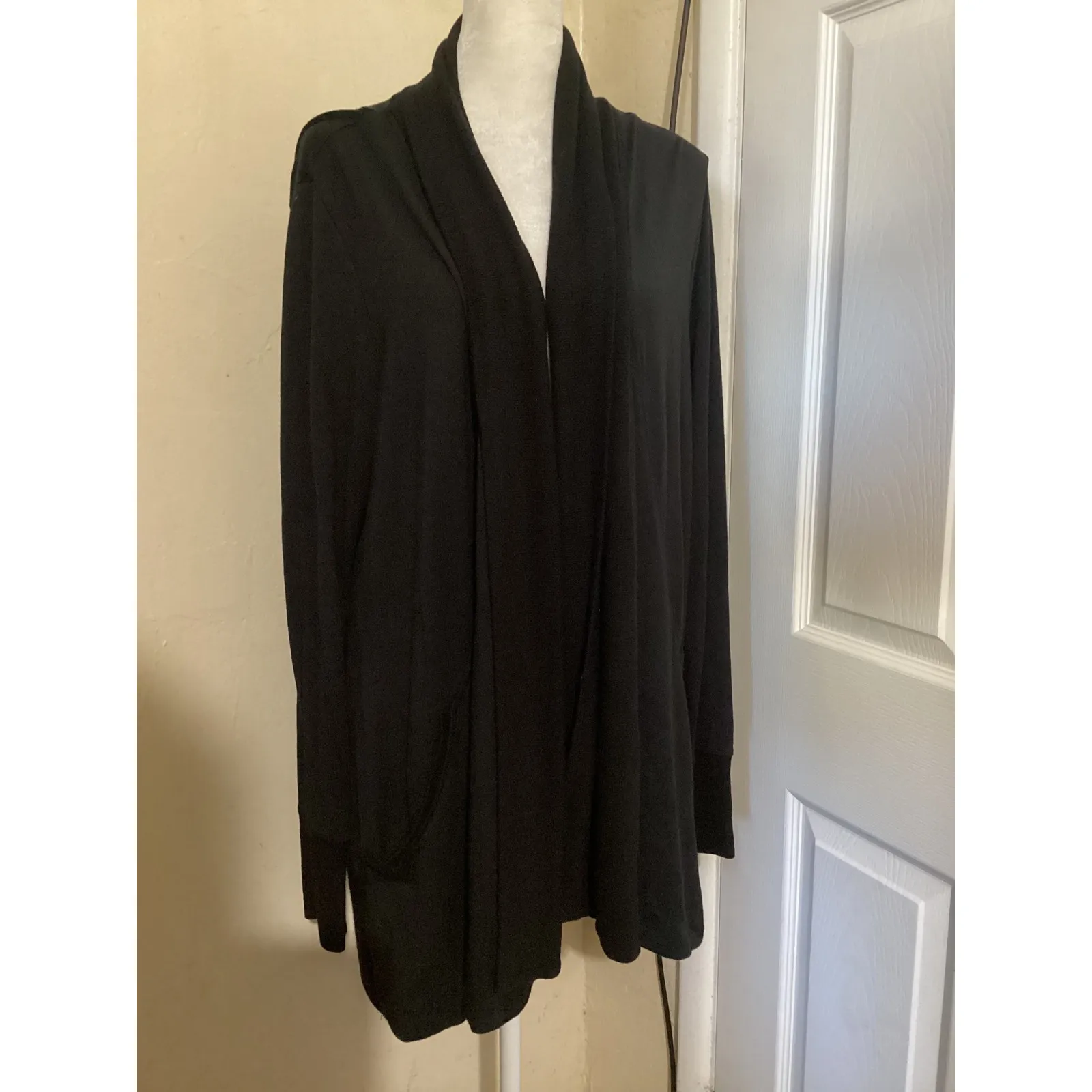 Athleta Pranayama Restore Wrap Black Long Sleeve Open Front Cardigan Pockets 1X - Image 2