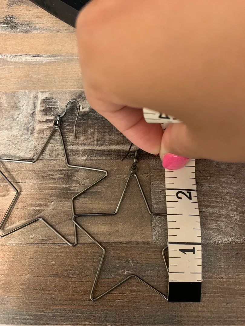 Gunmetal Star Hoop Earrings Black - Image 2