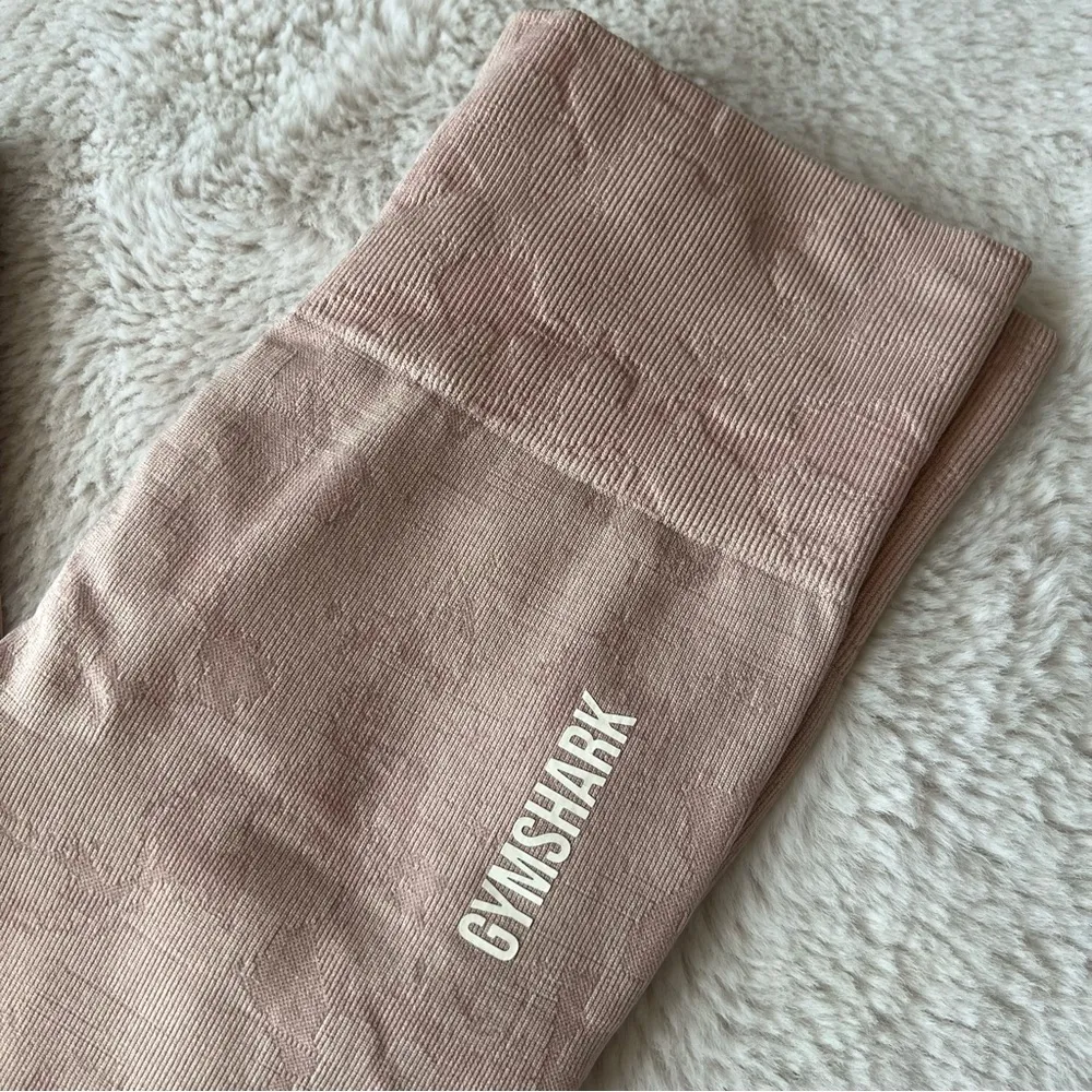 Gymshark Adapt Seamless Pink Camo Leggings Scrunch  Booty - Image 2