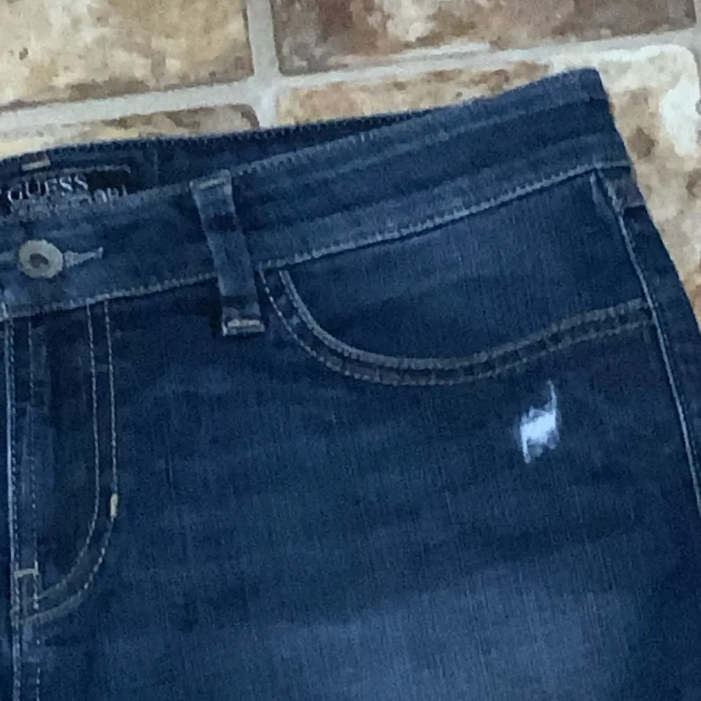 🌸3/$15🌸 Guess Los Angeles 1981 High Rise Distressed Fringe Hem Jean Shorts 29 - Image 2