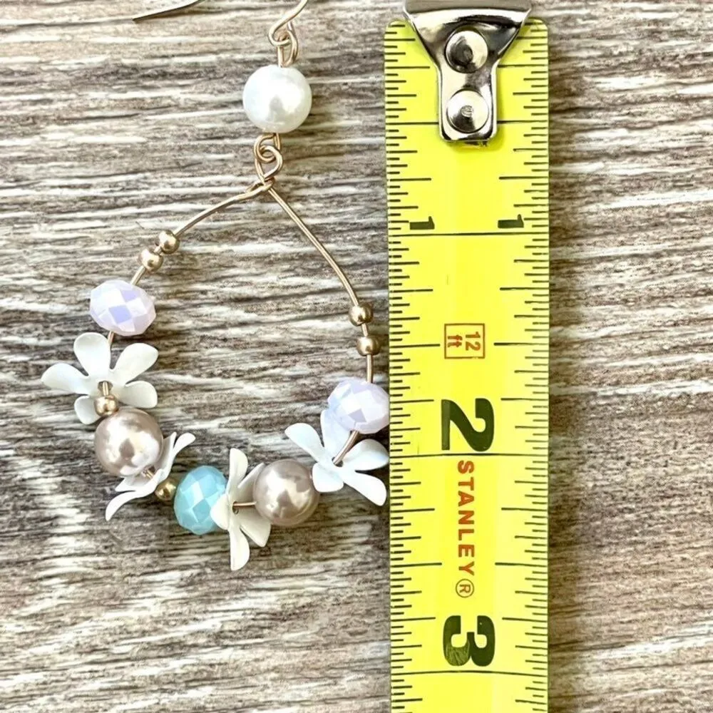 Gold tone pearl white flowers circle earrings - Image 10